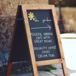 An A board pointing the way to the cafe.